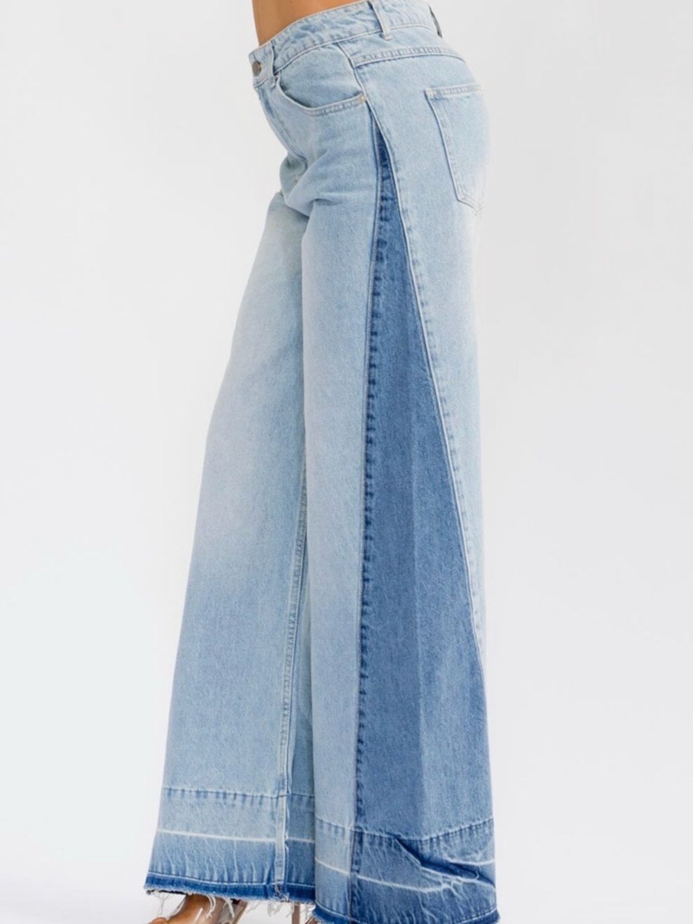 It's Giving Gemini ♊️ Two-Tone Light Wide-Leg Jeans 💙